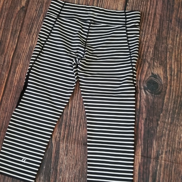 Calvin Klein Performance Striped Leggings - Picture 16 of 16